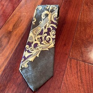 Geoffrey Beene Green Gold and Purple 100% Silk Tie